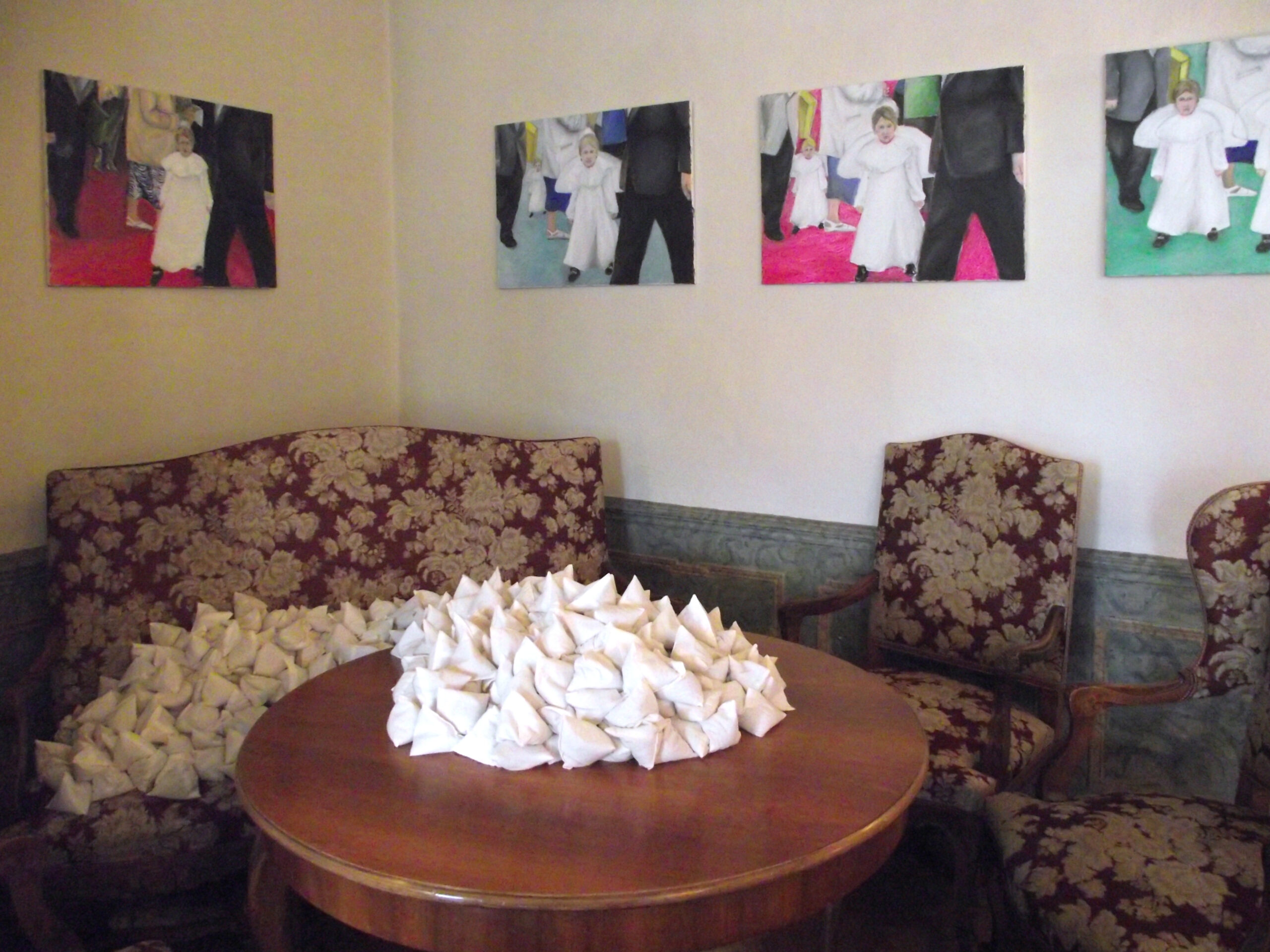 „ENGELEIEN“ Painting and Intervention 2014 ©Andrea Freiberg, Konventsaal – Stift Keppel, Hilchenbach
