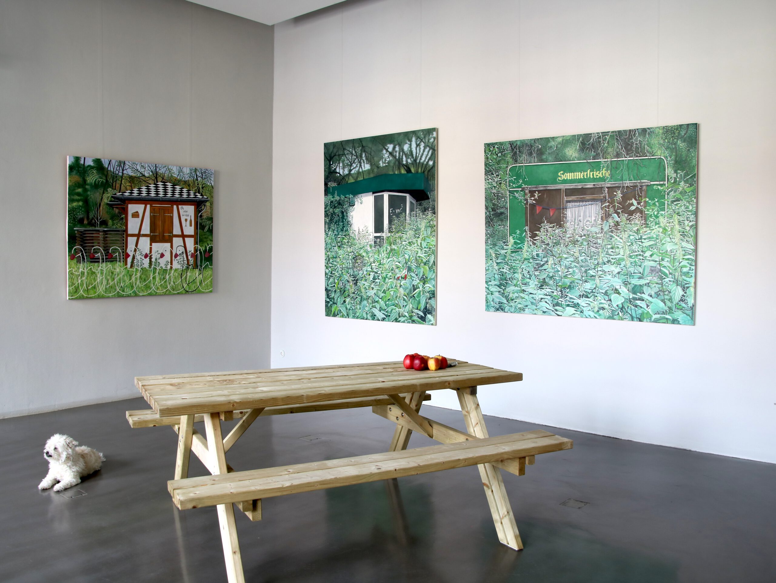 „Wir wollten doch mal wieder zusammen kommen“ 2026 © Andrea Freiberg, Picnic seating set, pine wood, 76 cm x 177cm x 153 cm / NEUE LIEDER VON VERLORENEN ORTEN /
Galerie im Schlösschen / Naumburg (Saale)